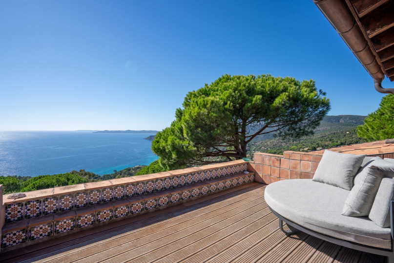 plush74 hillside villa with sea view 13