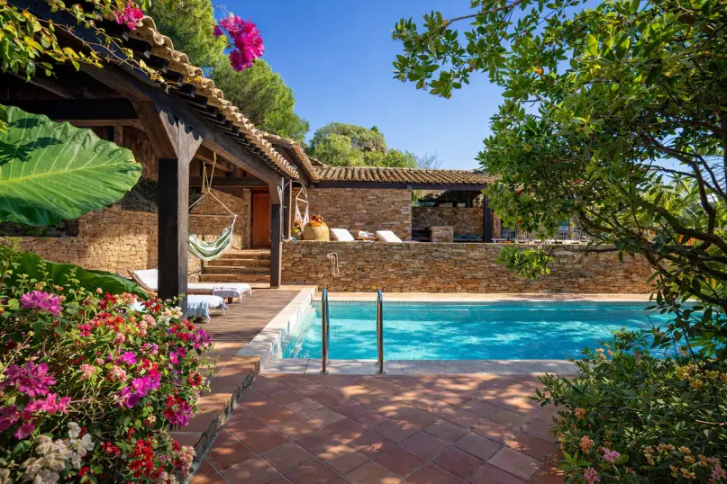 plush74 hillside villa with sea view 2