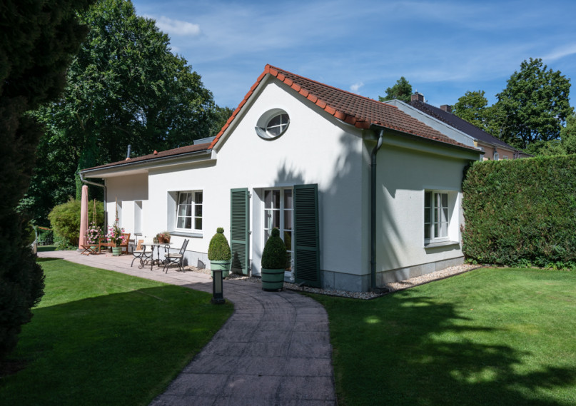 plush74 house rental film photo villa germany berlin scout agency bright garden16