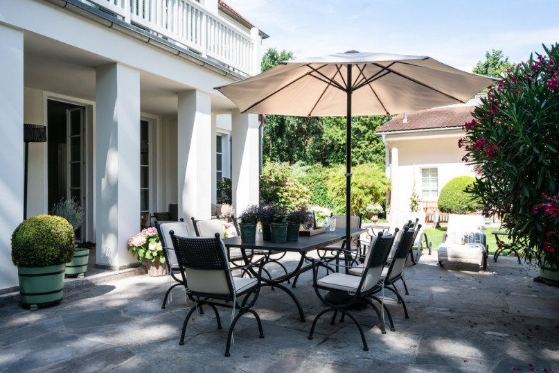 plush74 house rental film photo villa germany berlin scout agency bright garden23