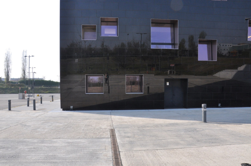 plush74 italy milano location rent shoot film photo streets parking modern architecture glass 18