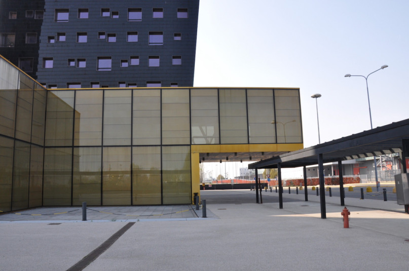 plush74 italy milano location rent shoot film photo streets parking modern architecture glass 24