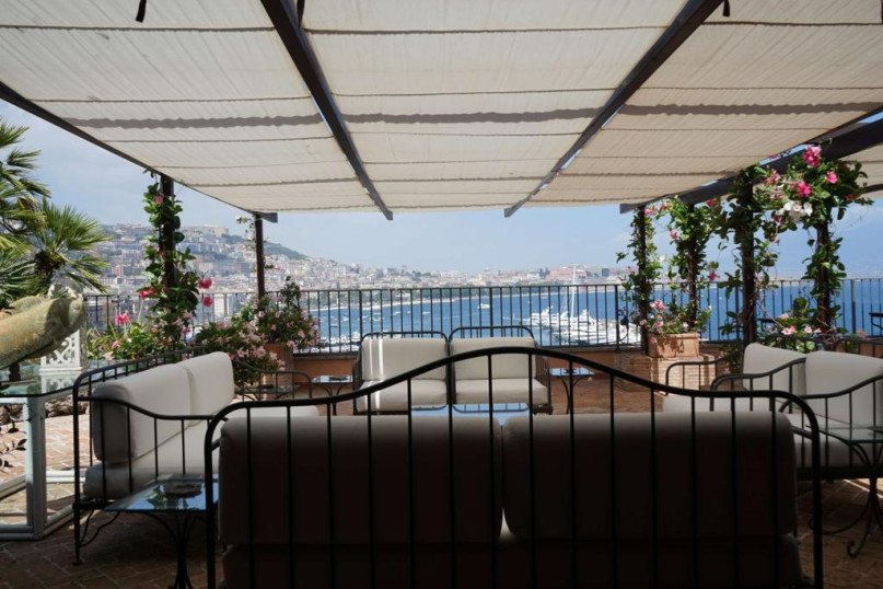 plush74 italy napoli location alquiler rodaje foto calles playa restaurante 3