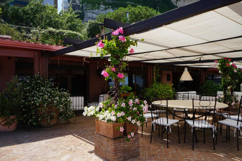 plush74 italy napoli location rent shoot film photo streets beach restaurant 5