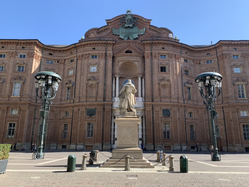plush74 italy torino location rent shoot film photo streets piazza 3 (1)