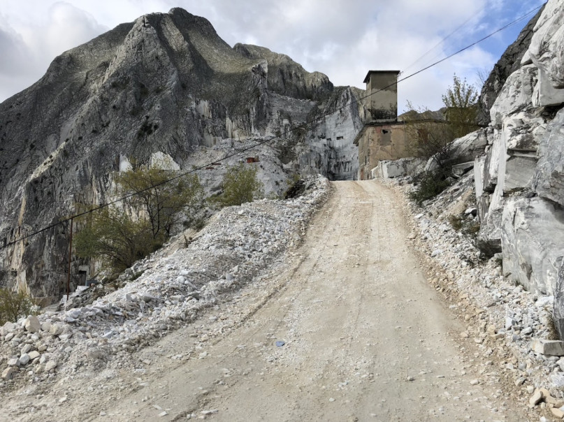 felpa74 italia toscana lugar alquiler rodaje película foto mármol cantera montaña 25