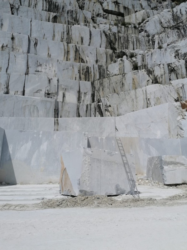felpa74 italia toscana lugar alquiler rodaje película foto cantera de mármol montaña 7