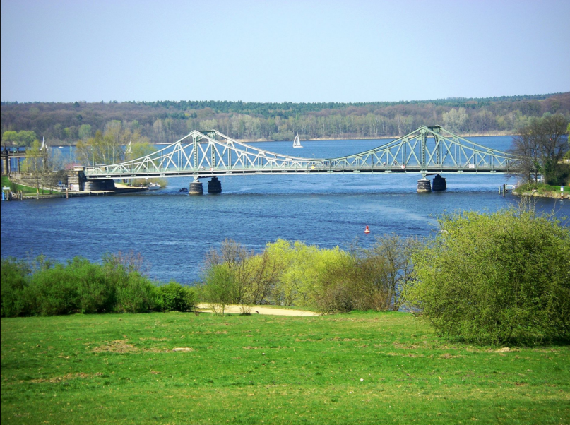 felpa74 lugar berlin glinickerbrucke foto film eventjpg1