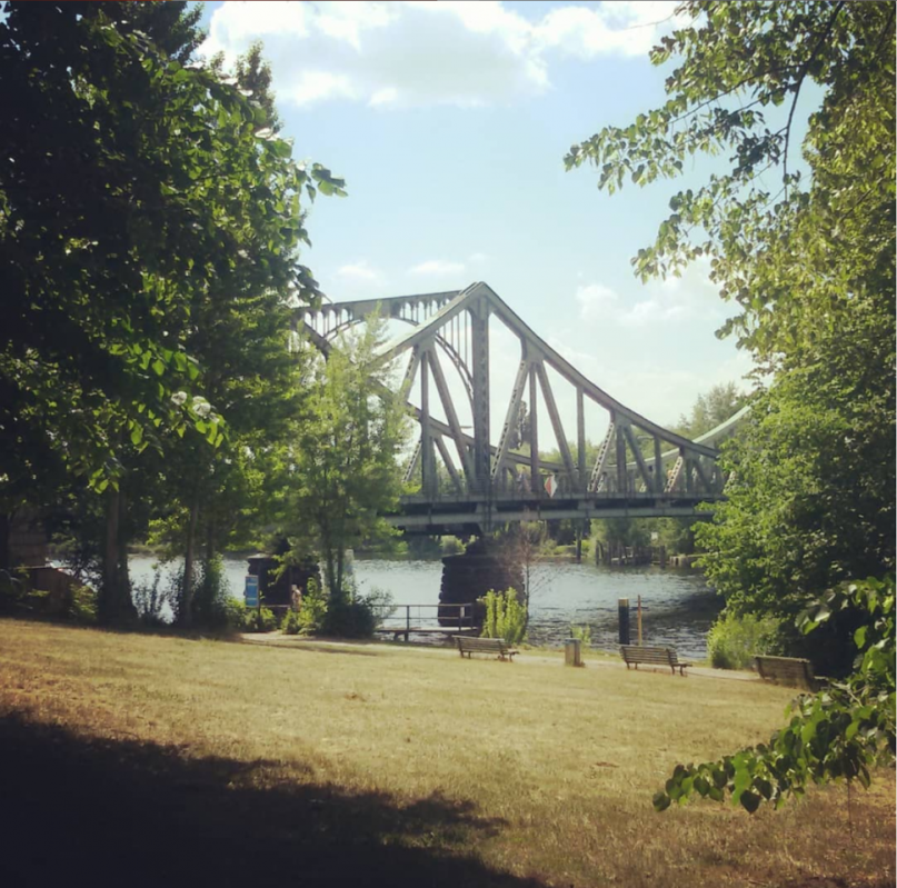 felpa74 lugar berlin glinickerbrucke foto film eventjpg7