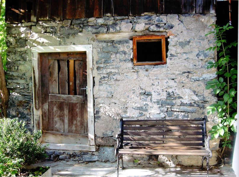 plush74 location film photo alvaneu switzerland historical farm house 12