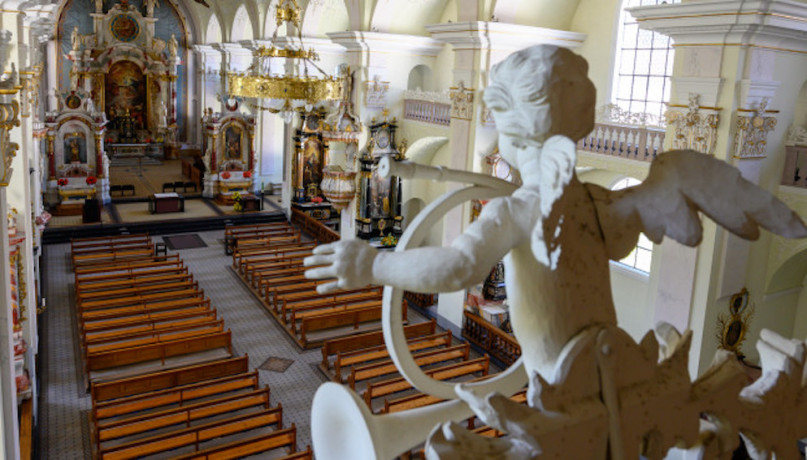 plush74 location photo film event location scouting switzerland church1