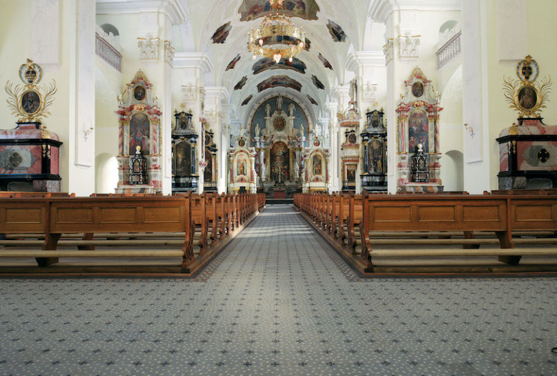 plush74 location photo film event location scouting switzerland church2