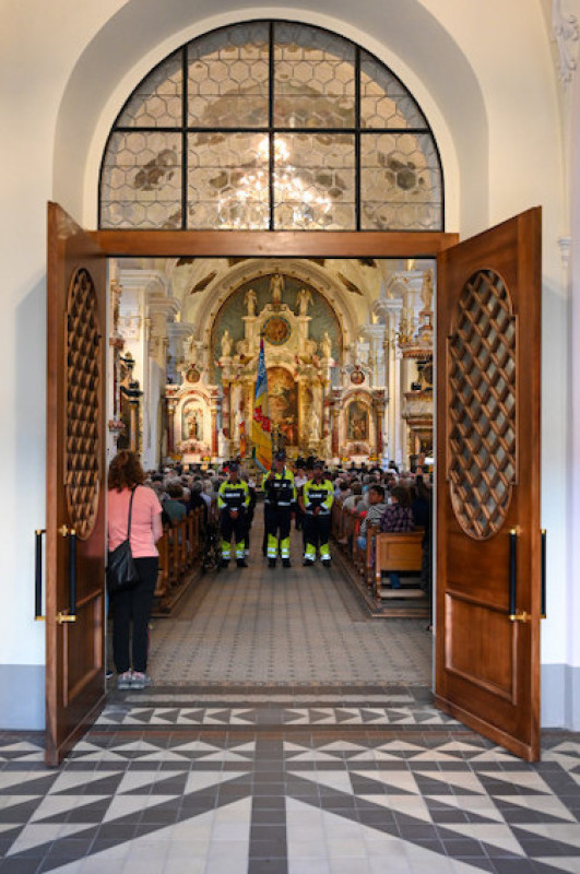 plush74 location photo film event location scouting switzerland church4