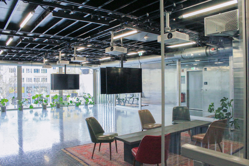 felpa74 ubicación foto película evento alquiler alemania berlín contenedor caja acero sala de exposiciones 11