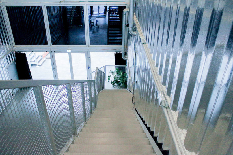 felpa74 ubicación foto película evento alquiler alemania berlín contenedor caja acero sala de exposiciones 13