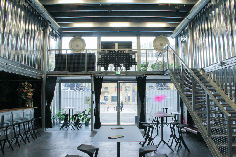 felpa74 ubicación foto película evento alquiler alemania berlín contenedor caja acero sala de exposiciones 18