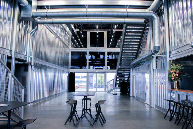 felpa74 ubicación foto película evento alquiler alemania berlin contenedor caja acero sala de exposiciones 21