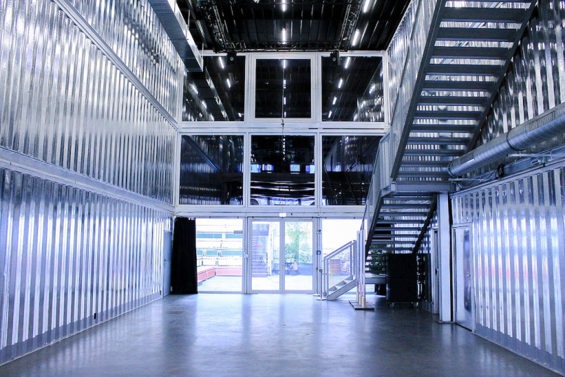 felpa74 ubicación foto película evento alquiler alemania berlín contenedor caja acero sala de exposiciones 23