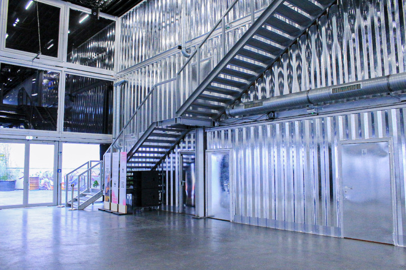 felpa74 ubicación foto película evento alquiler alemania berlín contenedor caja acero sala de exposición 24