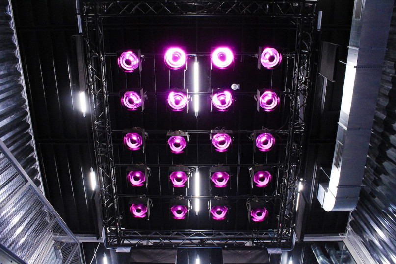 felpa74 ubicación foto película evento alquiler alemania berlin contenedor caja acero sala de exposiciones 27