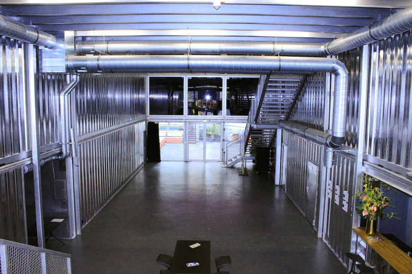 felpa74 ubicación foto película evento alquiler alemania berlin contenedor caja acero sala de exposición 32