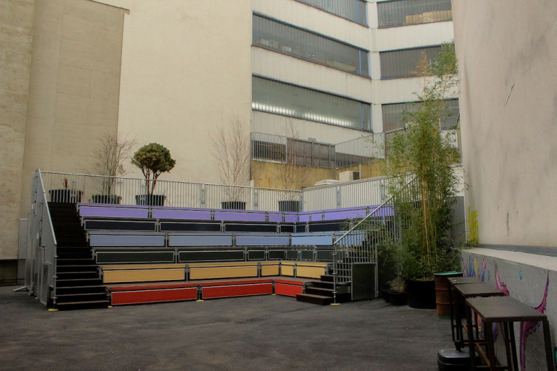 felpa74 ubicación foto película evento alquiler alemania berlin contenedor caja acero showroom 35