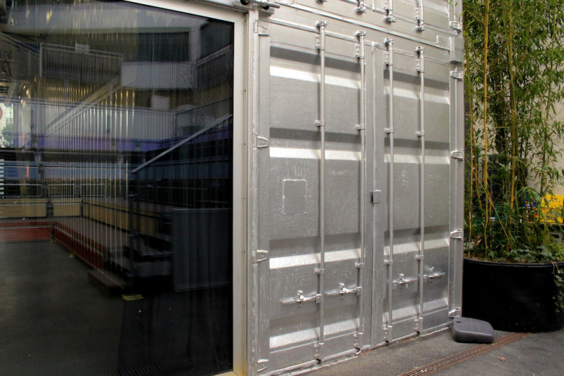 felpa74 ubicación foto película evento alquiler alemania berlin contenedor caja acero showroom 38