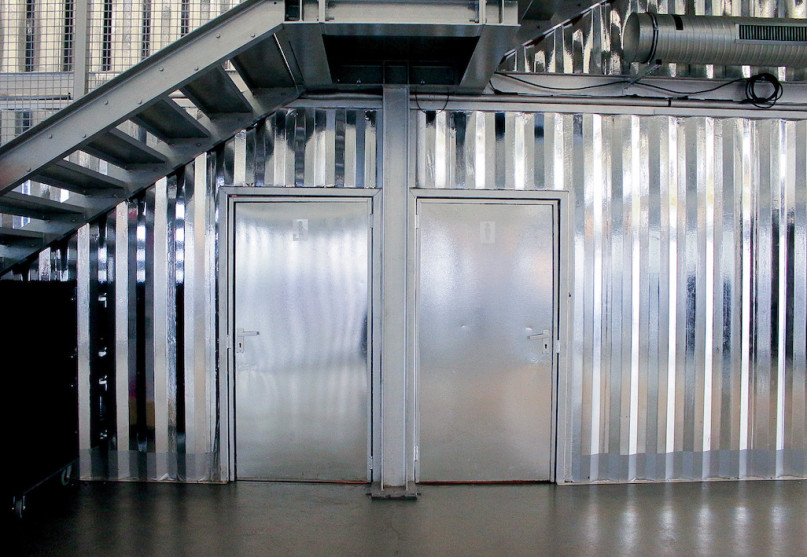 felpa74 ubicación foto película evento alquiler alemania berlin contenedor caja acero sala de exposición 40