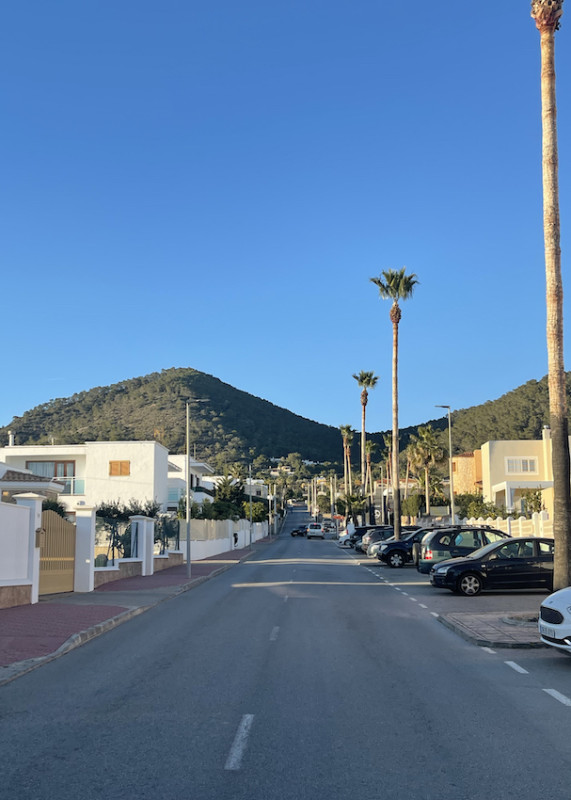 plush74 location scout ibiza streets grafik funky miete rosa film foto event urban colors2