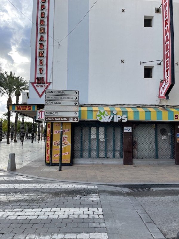 plush74 location scout ibiza streets grafik funky miete rosa film foto event urban colors21