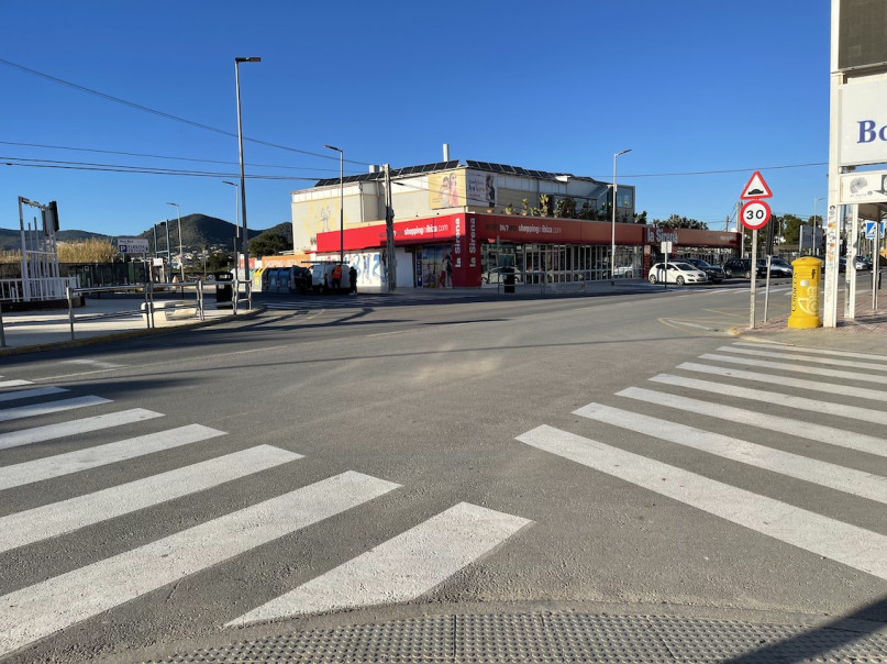 plush74 location scout ibiza streets grafik funky miete rosa film foto event urban colors22