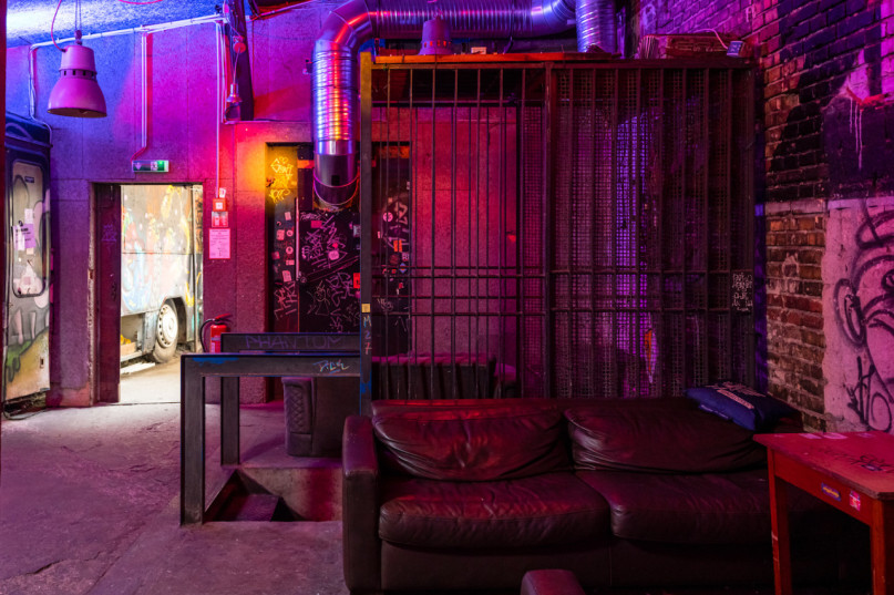 plush74 location scout rental photo film production berlin club bar funky20