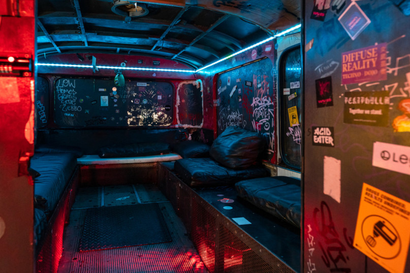 plush74 location scout rental photo film production berlin club bar funky27