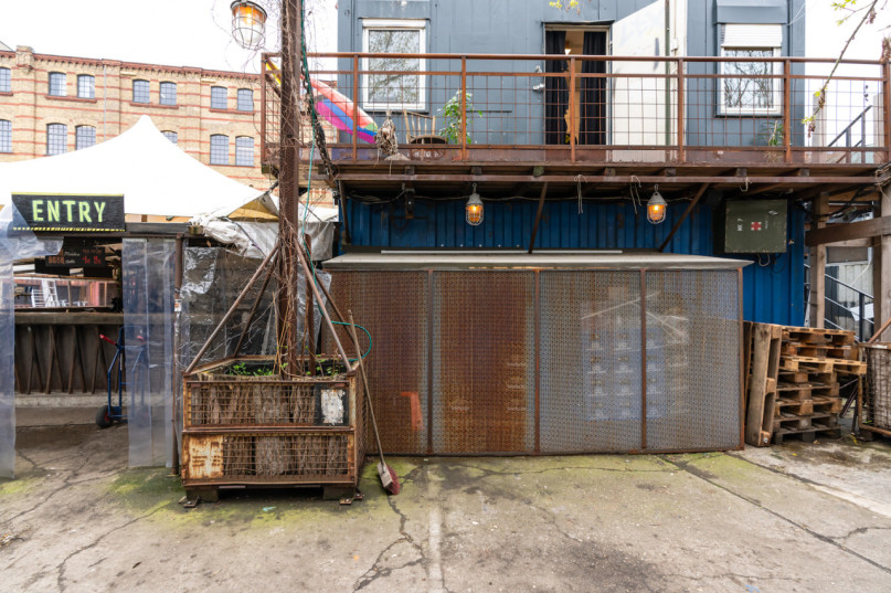 plush74 location scout rental photo film production berlin club bar funky5