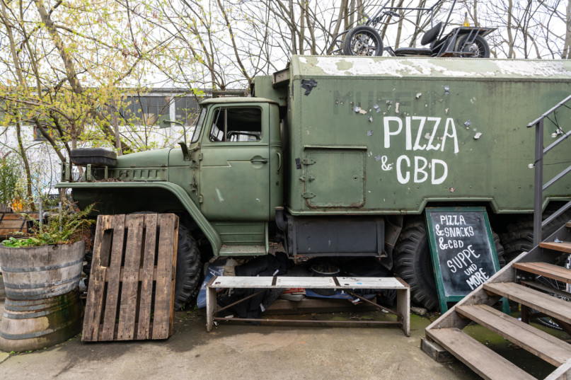 plush74 location scout rental photo film production berlin club bar funky6