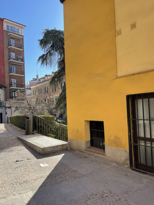 plush74 location scout rental spain photo film production madrid streets15