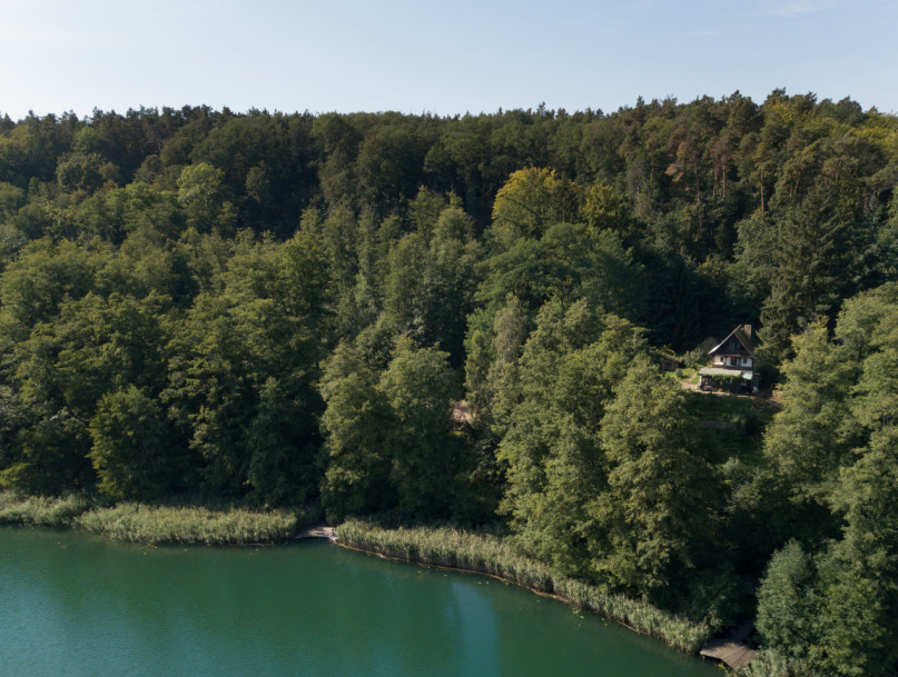 plush74 magical lakeside house 41