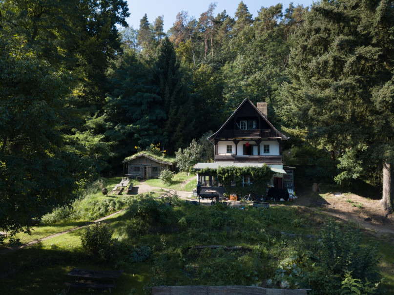plush74 magical lakeside house 59