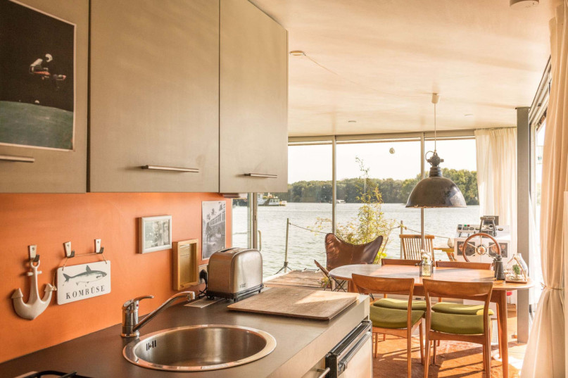 plüsch74 modernes hausboot berlin 6