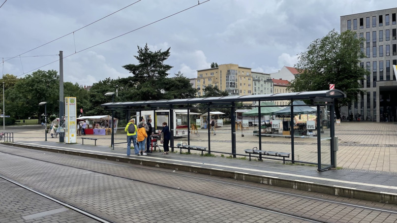 plush74 modern urban plaza with tram stop 19