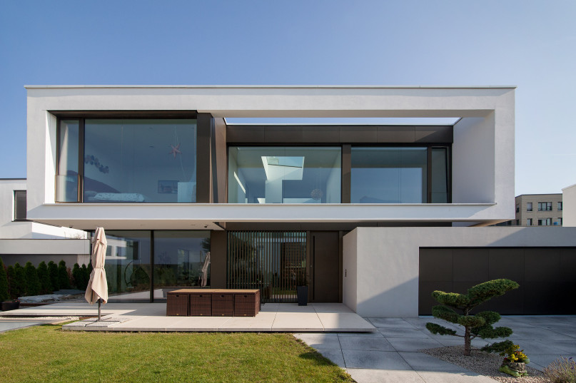 plush74 modern villa with outdoor pool 13
