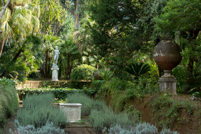 plush74 napoli villa garten 17