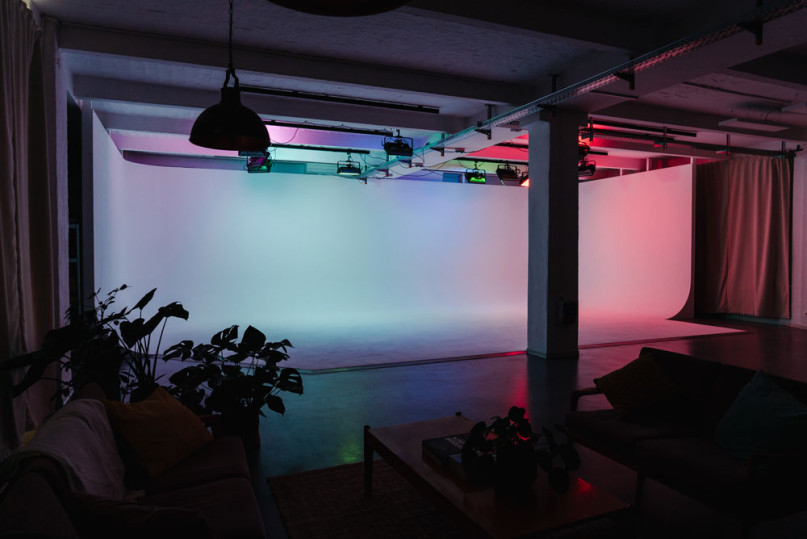 peluche74 isola neon studio 1