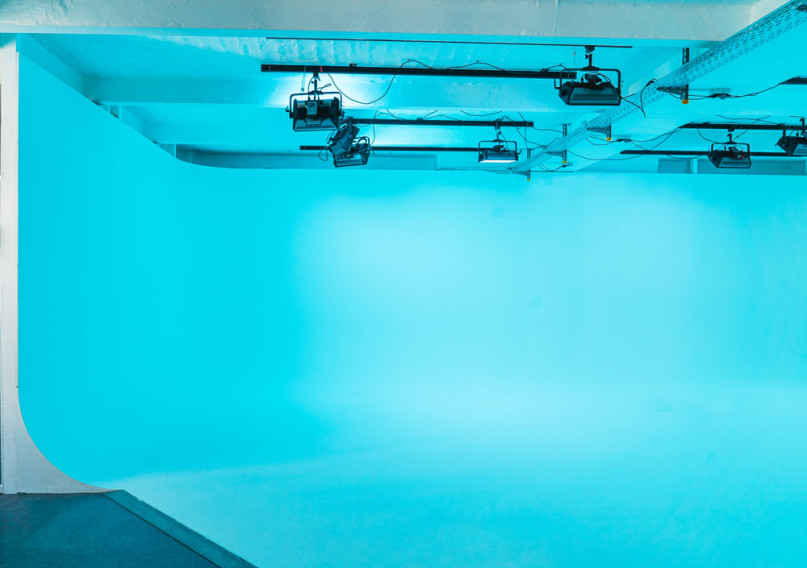 peluche74 isola neon studio 4