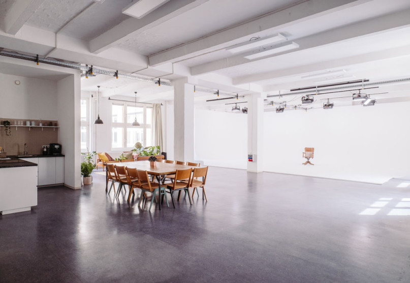 peluche74 isola neon studio 6