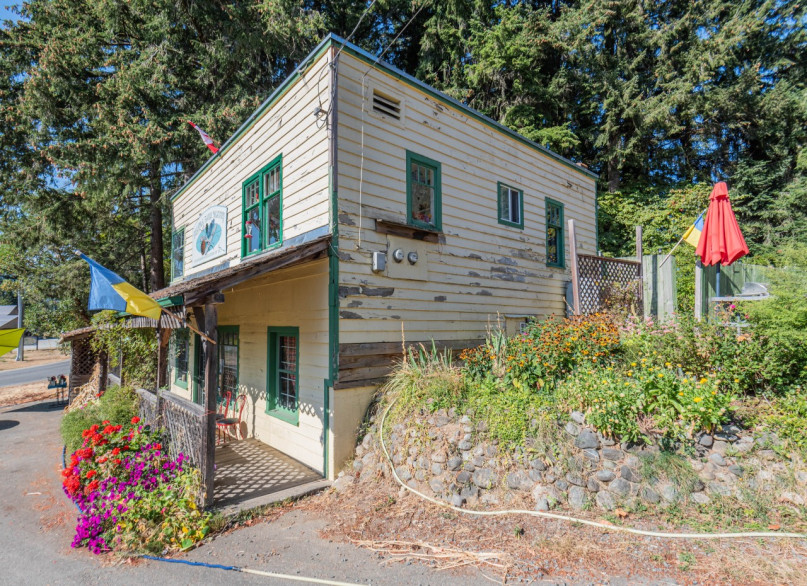 plush74 photo film location vancouver island canada rustic forest cafe store forest 8