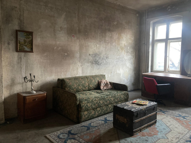 plush74 raw vintage apartment with lots of patina 13