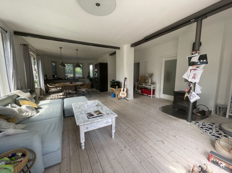 plush74 remodelled 30s house with pool and garden 3(1)