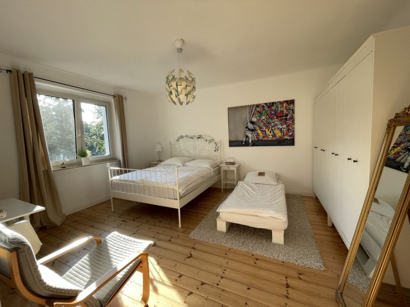 plush74 remodelled 30s house with pool and garden 8(1)