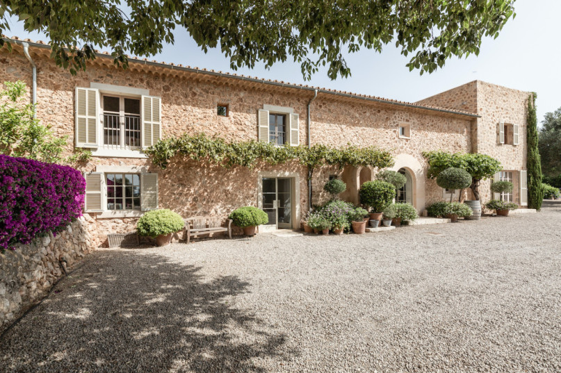 plush74 rental photo film production villa farmhouse mallorca00001